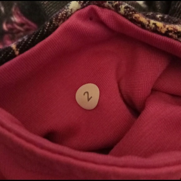 Lululemon capris crop - Picture 6 of 6